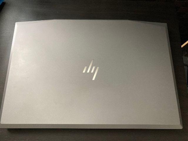 HP ZBook 15v GS(閉じた状態)