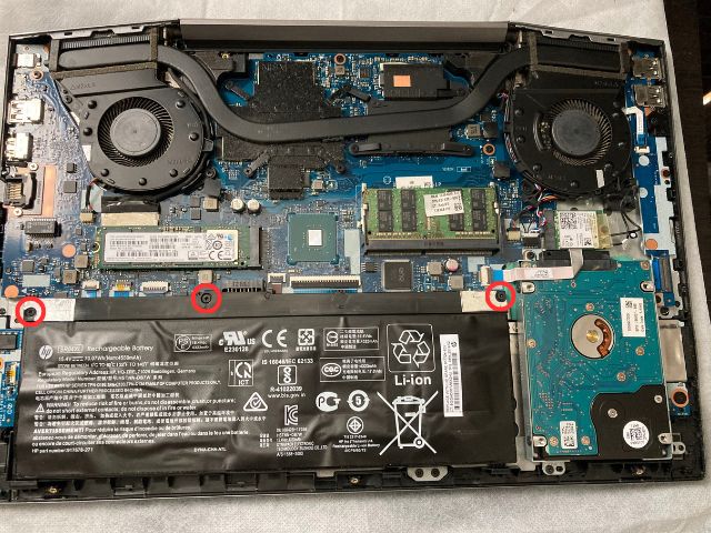 HP ZBook 15v GSのバッテリー取り外し